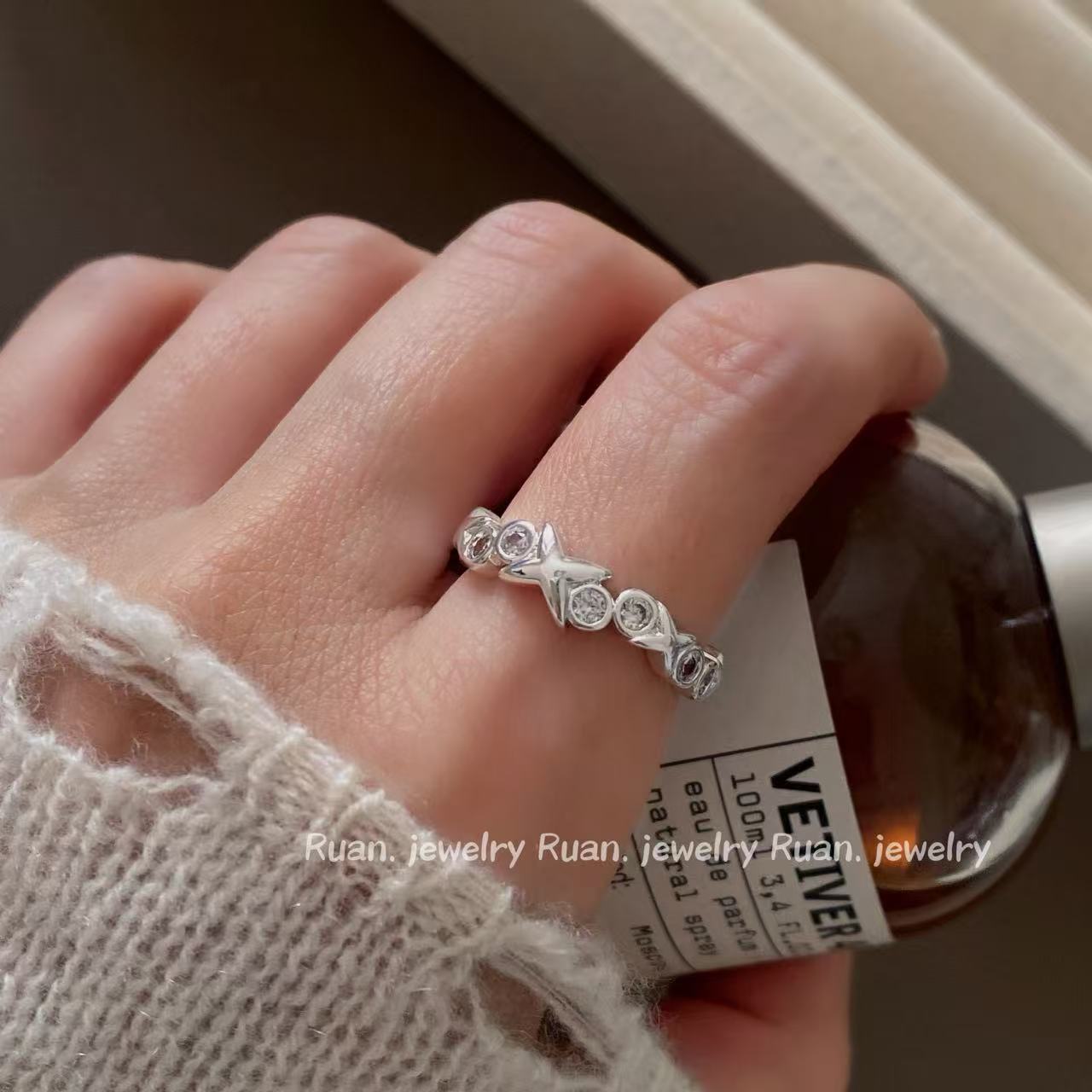 Women's Style Twin Geometric Zircon Metal Niche High-grade Versatile Shank Index Rings