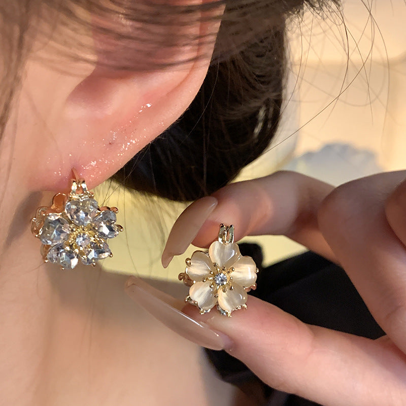 Women's Sier Needle Fresh Flower For Light Luxury Minority High-grade Pearl Stud Earrings