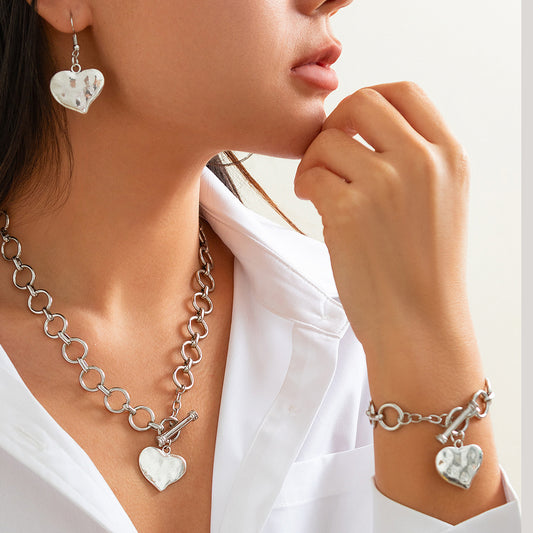 Lava Irregular Heart-shaped Niche Pleated Round Necklaces