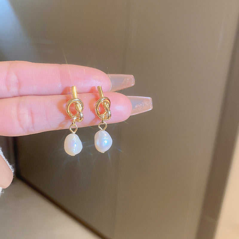 Women's Pearl Flower Fashionable High-grade French Entry Earrings