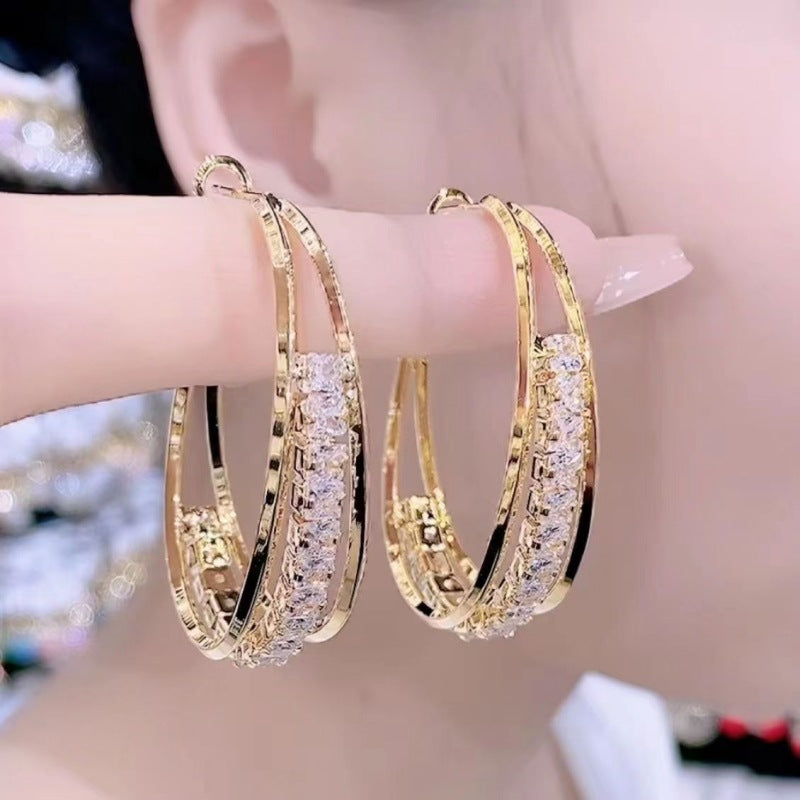 Trendy Beautiful Circle Design Light Luxury Rings