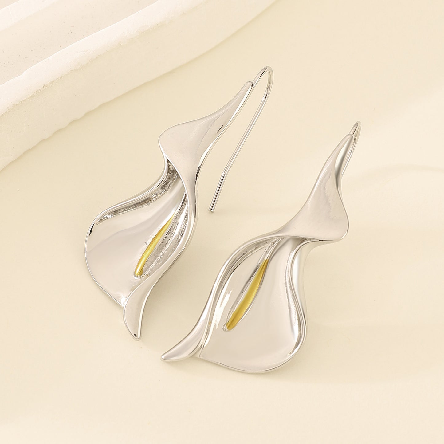 Women's Lily Horseshoe Lotus Elegant Ethnic Style Earrings