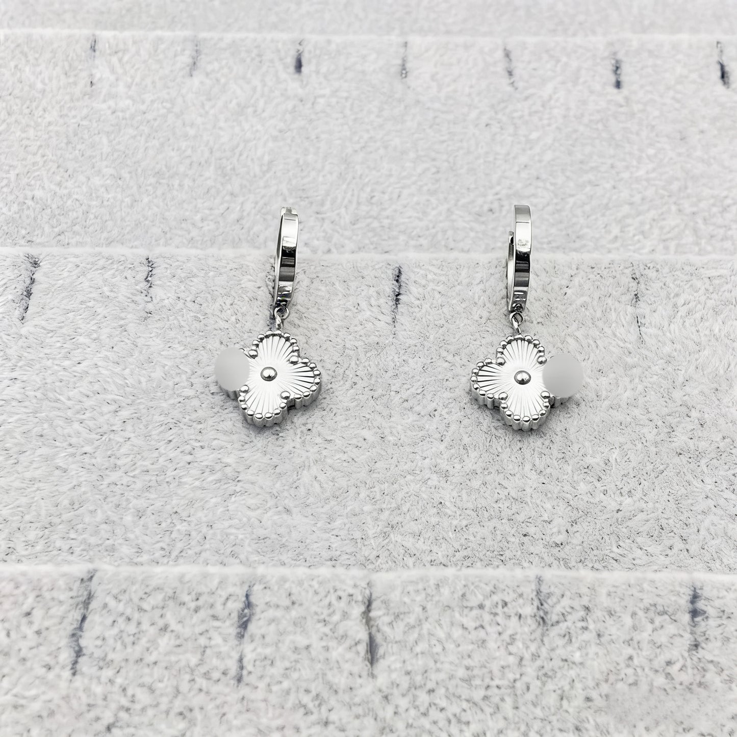Women's High-grade Ear Clip Light Luxury Niche Design Titanium Steel No Earrings