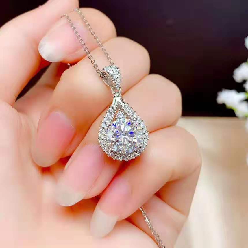 Imitation Imported Diamond Plated Eight Hearts Pendants