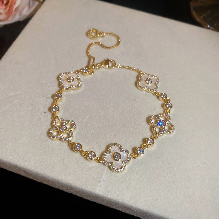 With Diamond Round Exquisite Fashion Retro Unique Design Light Luxury Bracelets