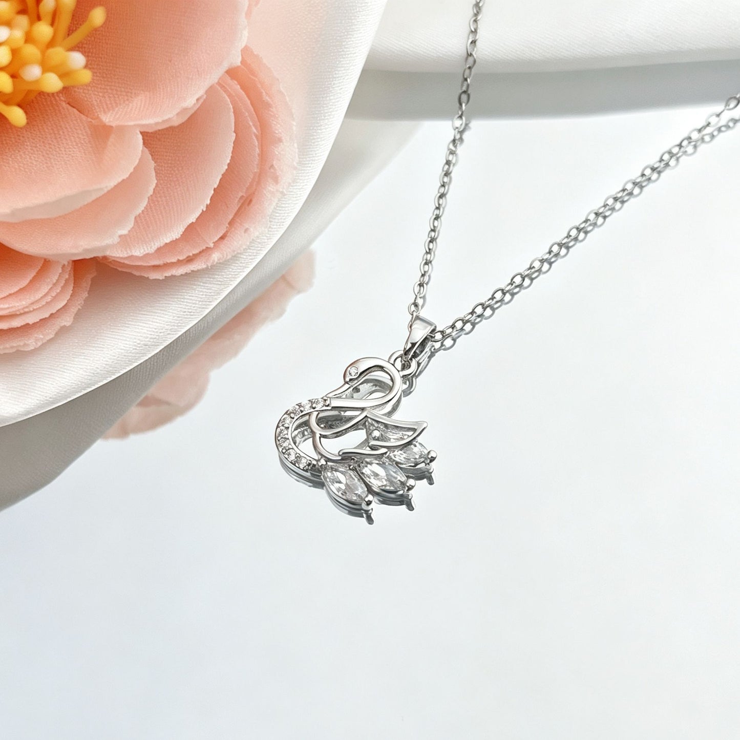 Women's Swan Light Luxury High-grade Clavicle Chain Elegant Necklace