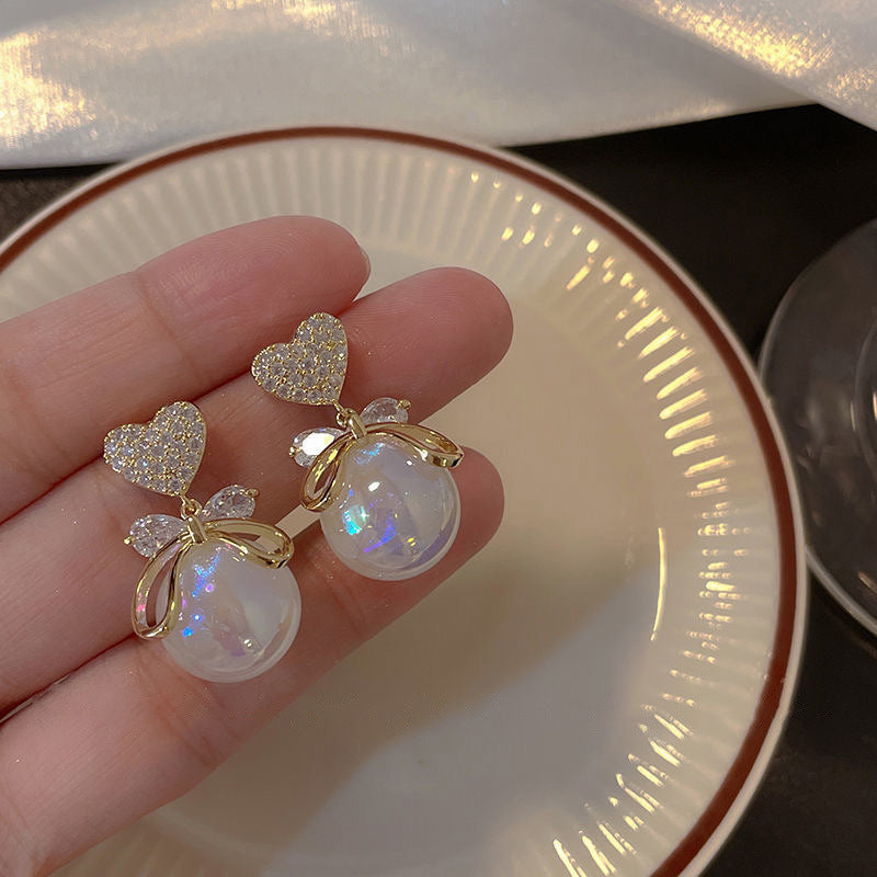 Women's Pearl Flower Fashionable High-grade French Entry Earrings