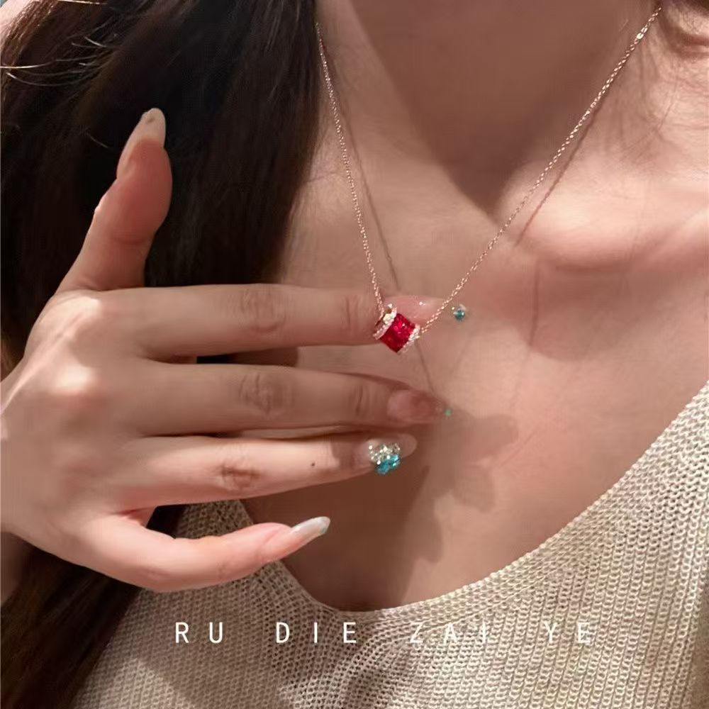 Women's Red Chinese Fashion Exquisite Clavicle Chain Personalized Minority Affordable Luxury Necklace