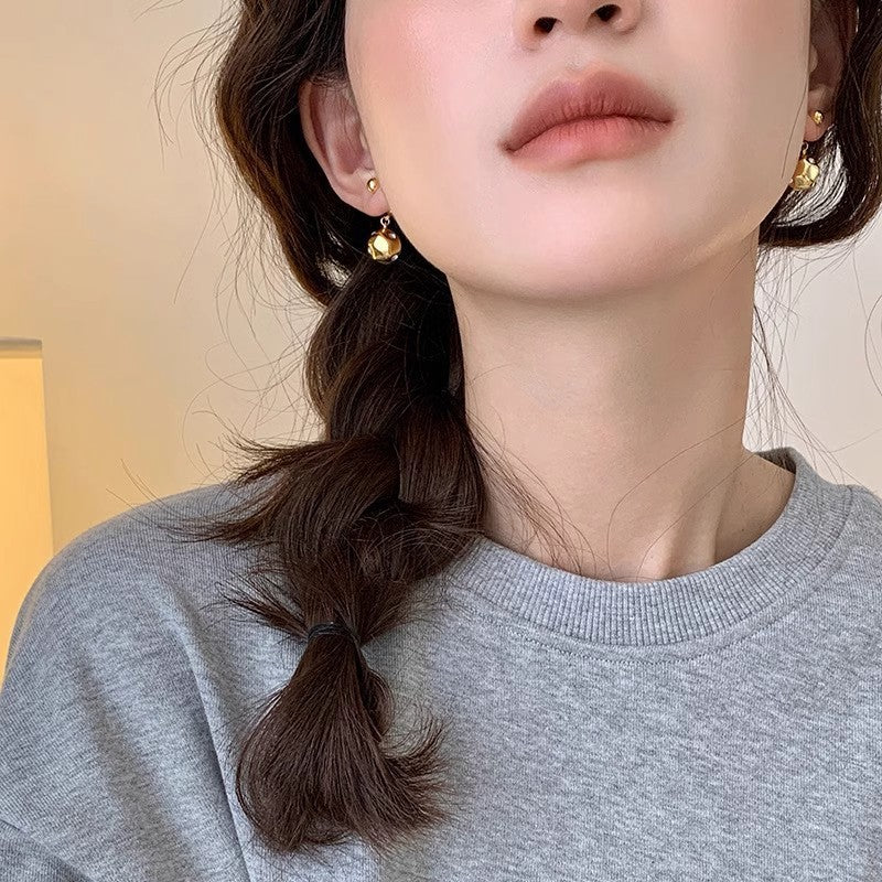 Women's Small Simple Hollow Pearl High-grade Refined Stud Earrings