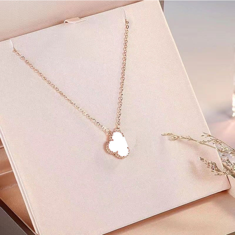 Version V Gold Clover Female Fashion Light Luxury Necklaces