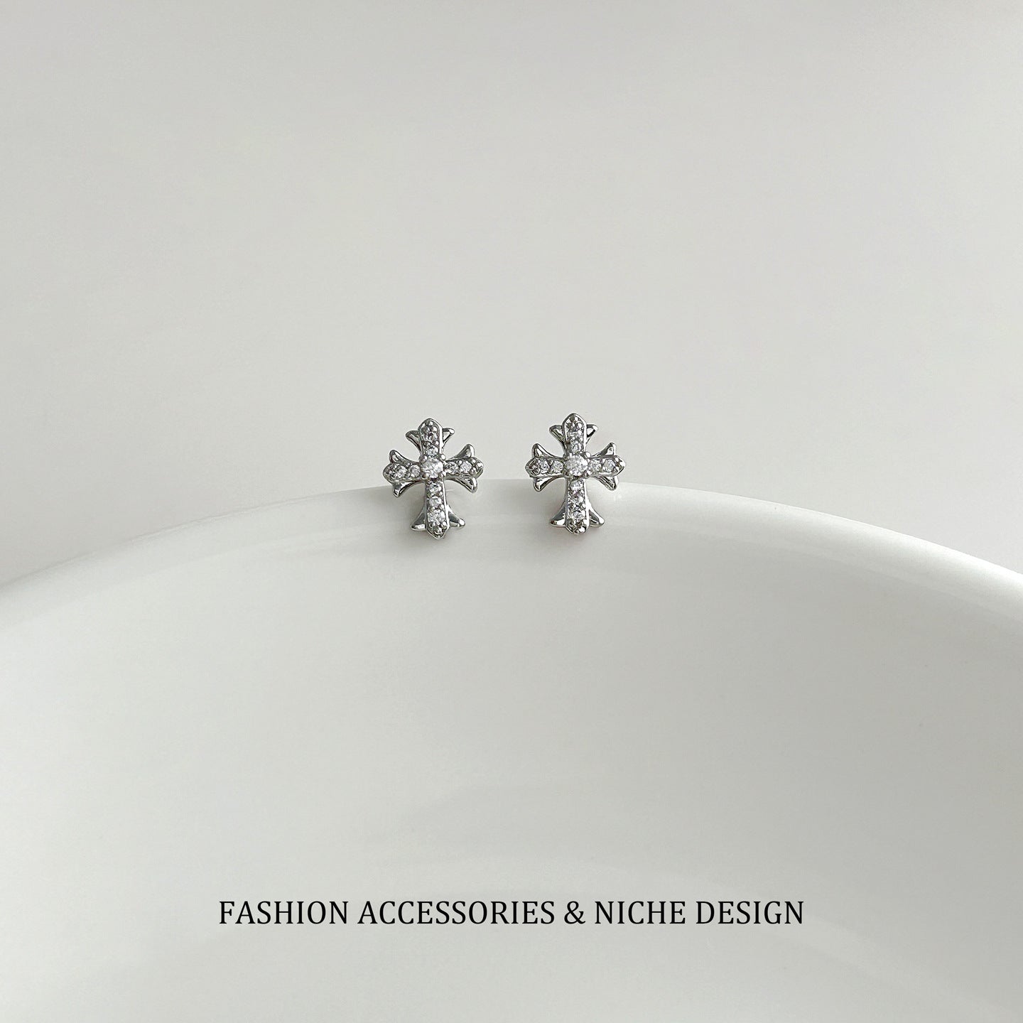 Women's Needle Micro Rhinestone Small Exquisite Ear Earrings