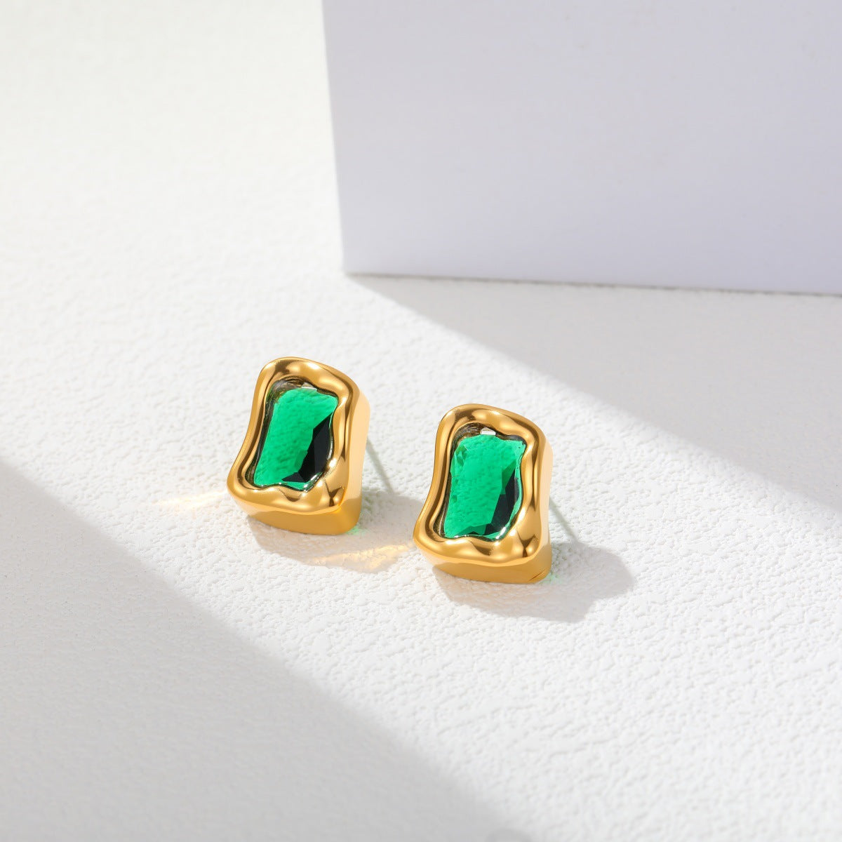 Luxury Emerald Zircon Ear Niche Advanced Earrings