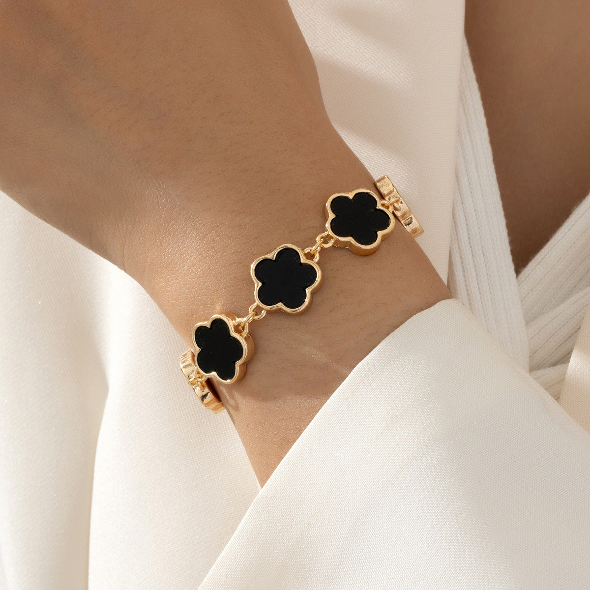 Fashion Elegant Lucky Five Petal Flower Female Bracelet