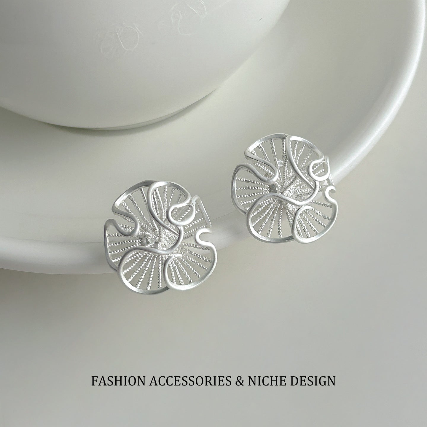 Pleated Hollow Flower Delicate Temperamental Minority Earrings