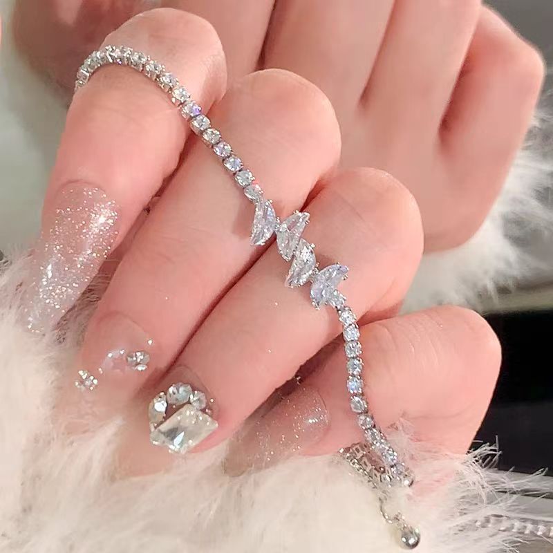 Zircon Titanium Steel Female Light Luxury Minority High-grade Pull Adjustable Bracelet