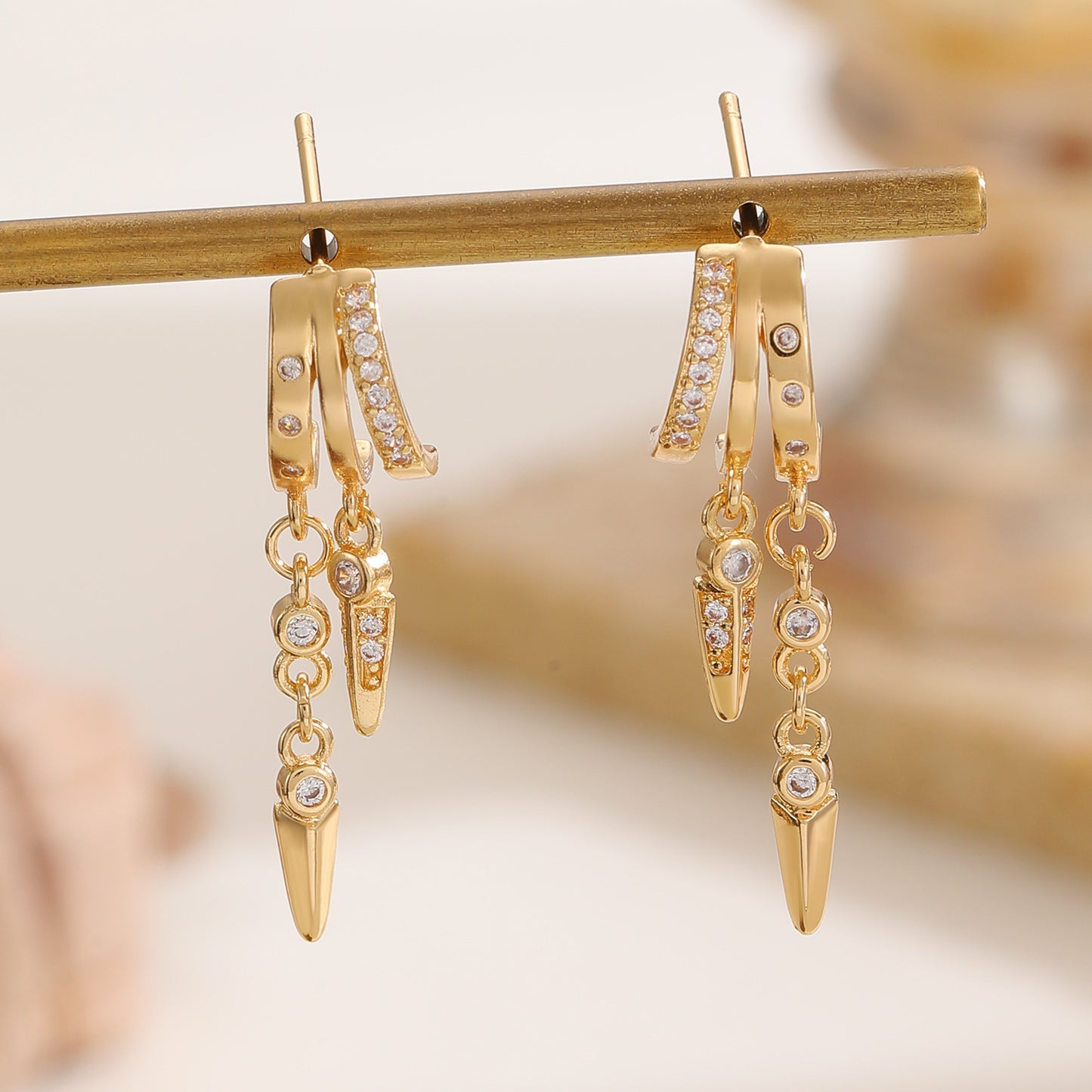 Women's Luxury Fashion Electroplated Personalized Creative Design Inlaid Zircon Sense Stud Earrings