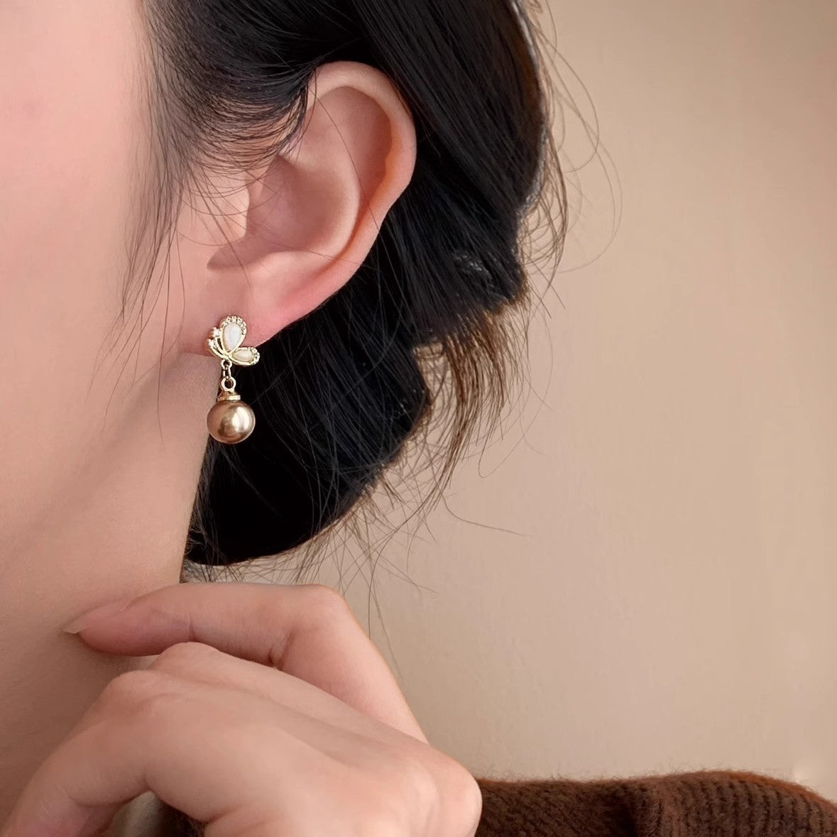 Women's Small Simple Hollow Pearl High-grade Refined Stud Earrings