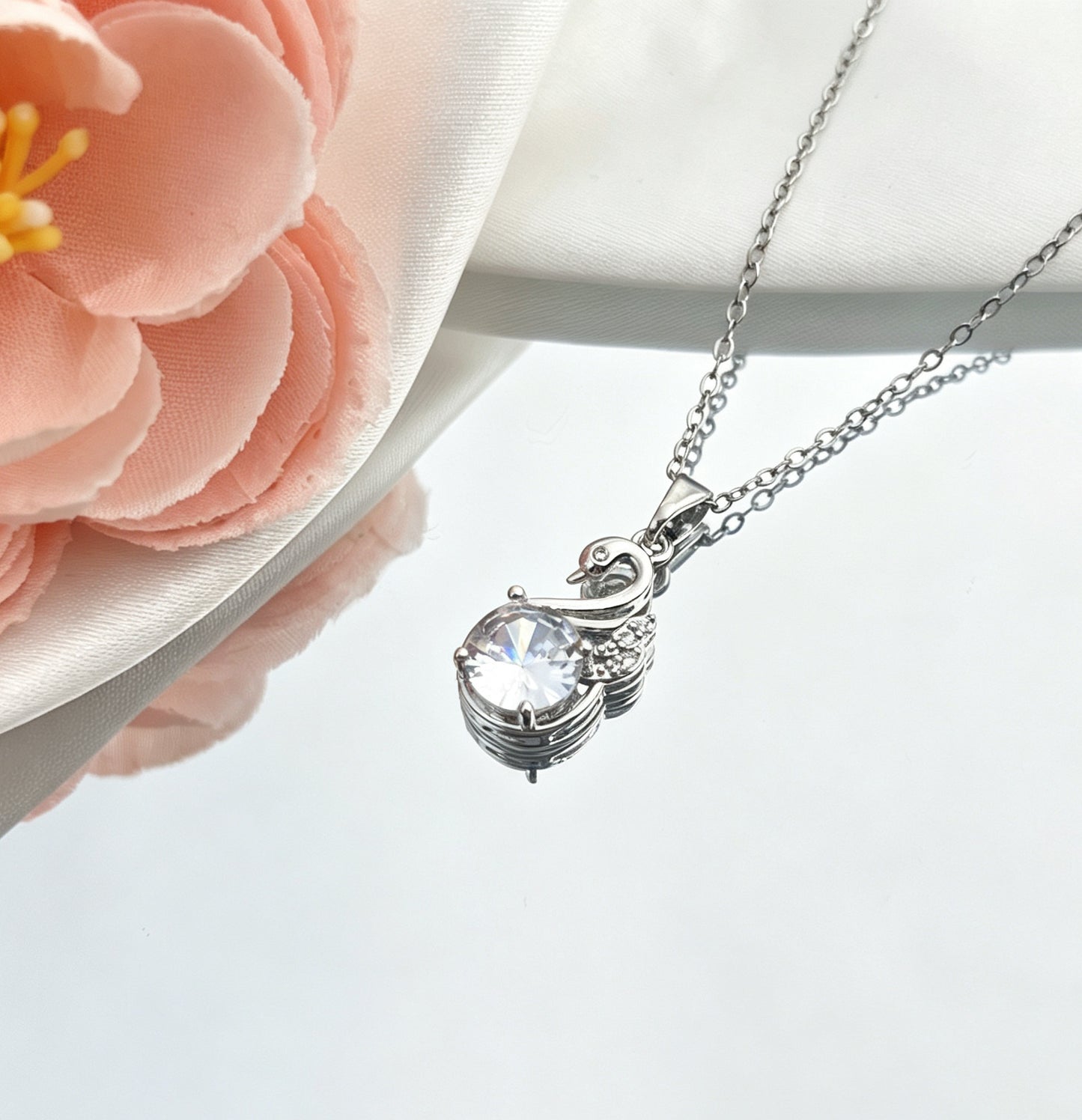 Women's Swan Light Luxury High-grade Clavicle Chain Elegant Necklace