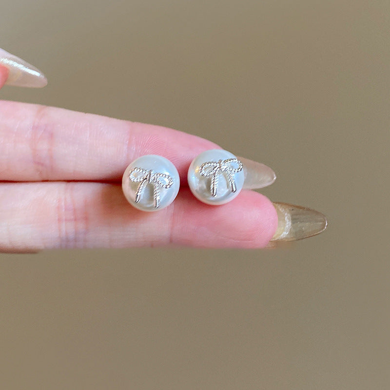 Women's Pearl Flower Fashionable High-grade French Entry Earrings