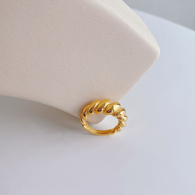Female Croissant Gold Niche High Sense Rings