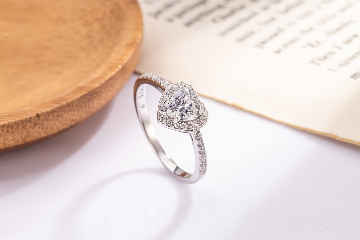 Hot Light Luxury High-grade Lovely Diamond Ring