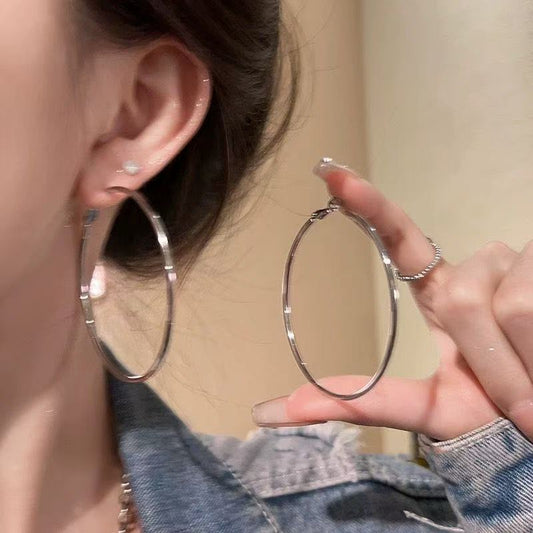 Women's Light Luxury High-grade Simple Ear Clip Exaggerated Earrings
