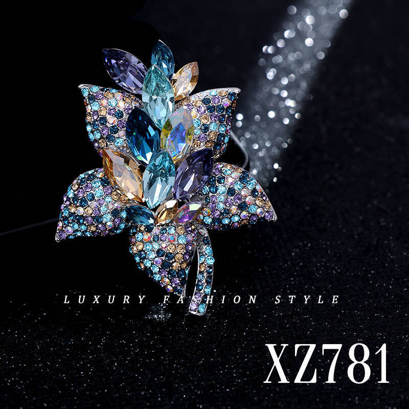 Women's Golden Carp Brooch Exquisite Corsage Luxury Brooches