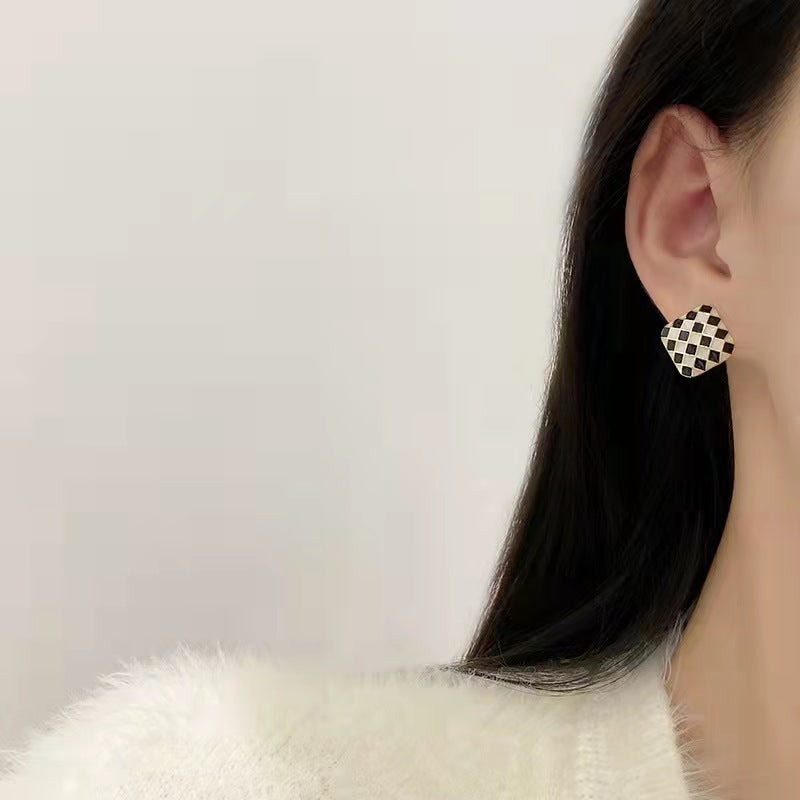 Women's Square For Niche Temperament Black White Design Stud Earrings
