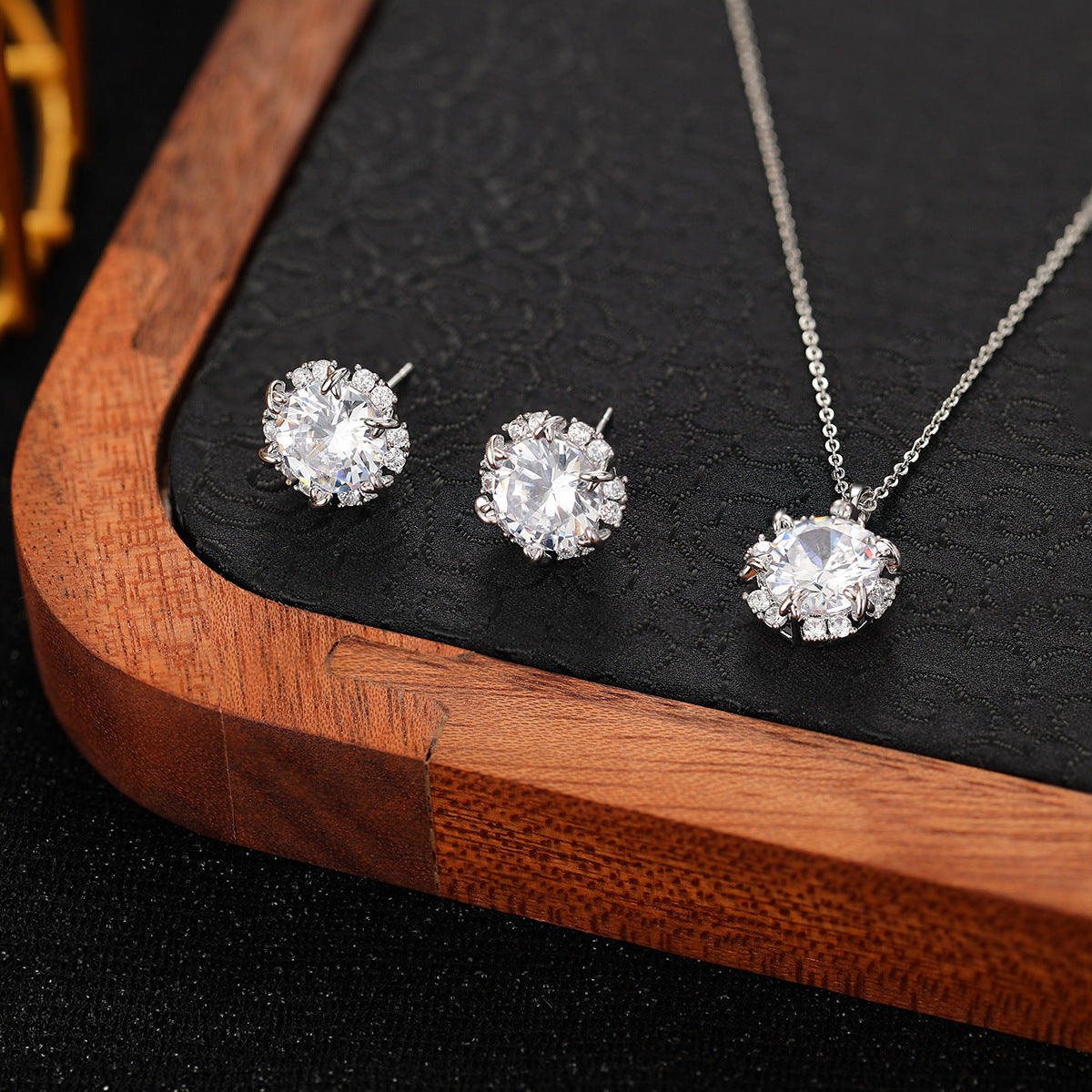 Glamorous Comfortable Two-piece Affordable Luxury Fashion Jewelry Set