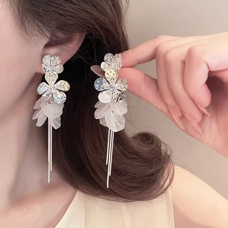 Women's Minority Design Fashionable Flower Light Luxury High-grade Temperament Earrings