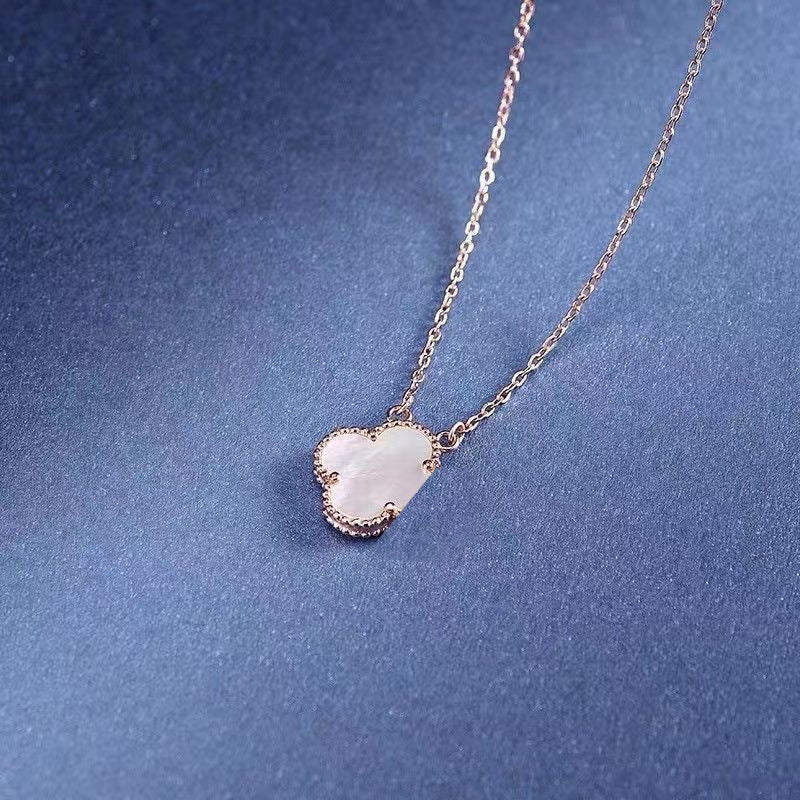 Version V Gold Clover Female Fashion Light Luxury Necklaces