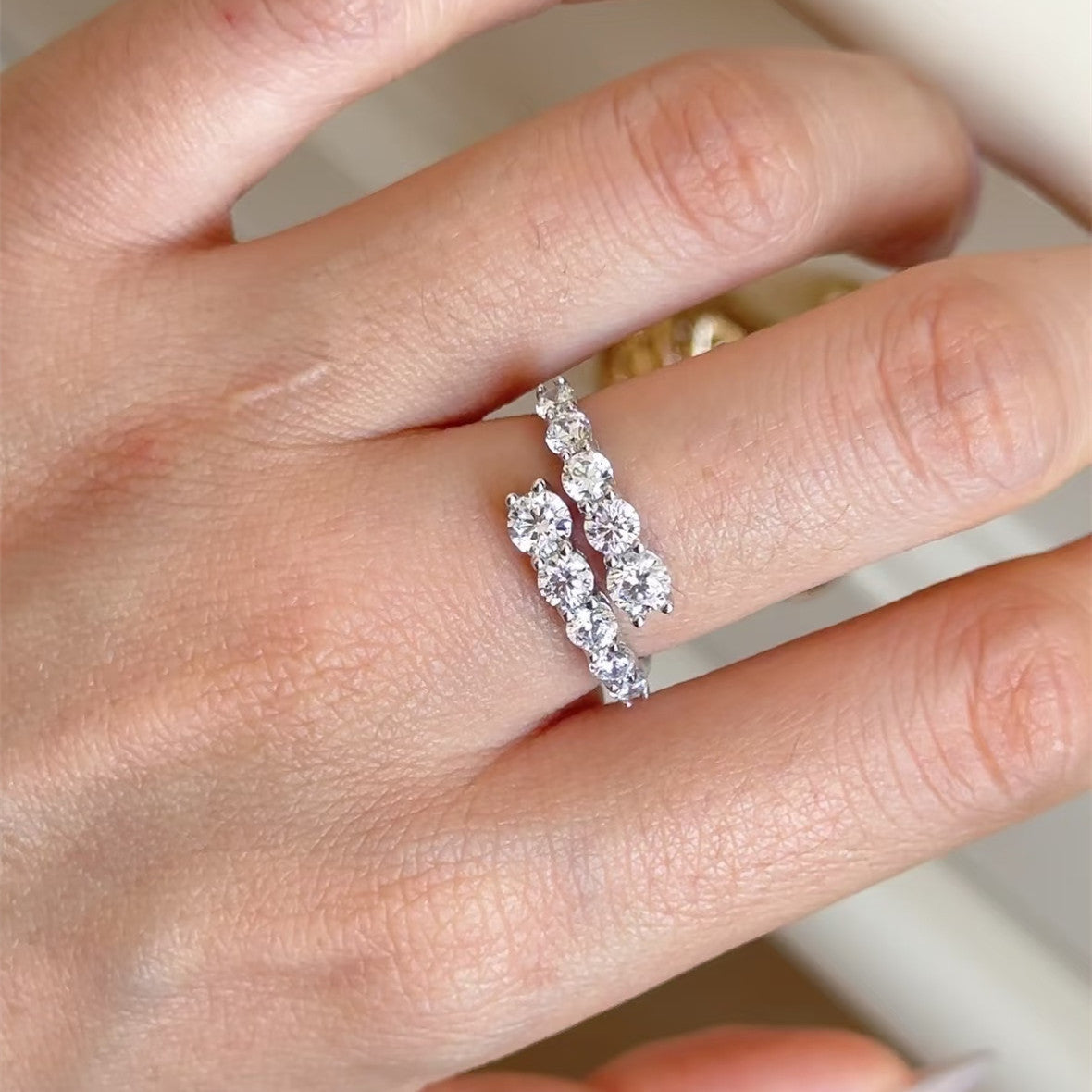 Women's Sparkling Full Rhinestone Cross Stackable Imitation Moissanite Zircon Exquisite Luxurious Ring