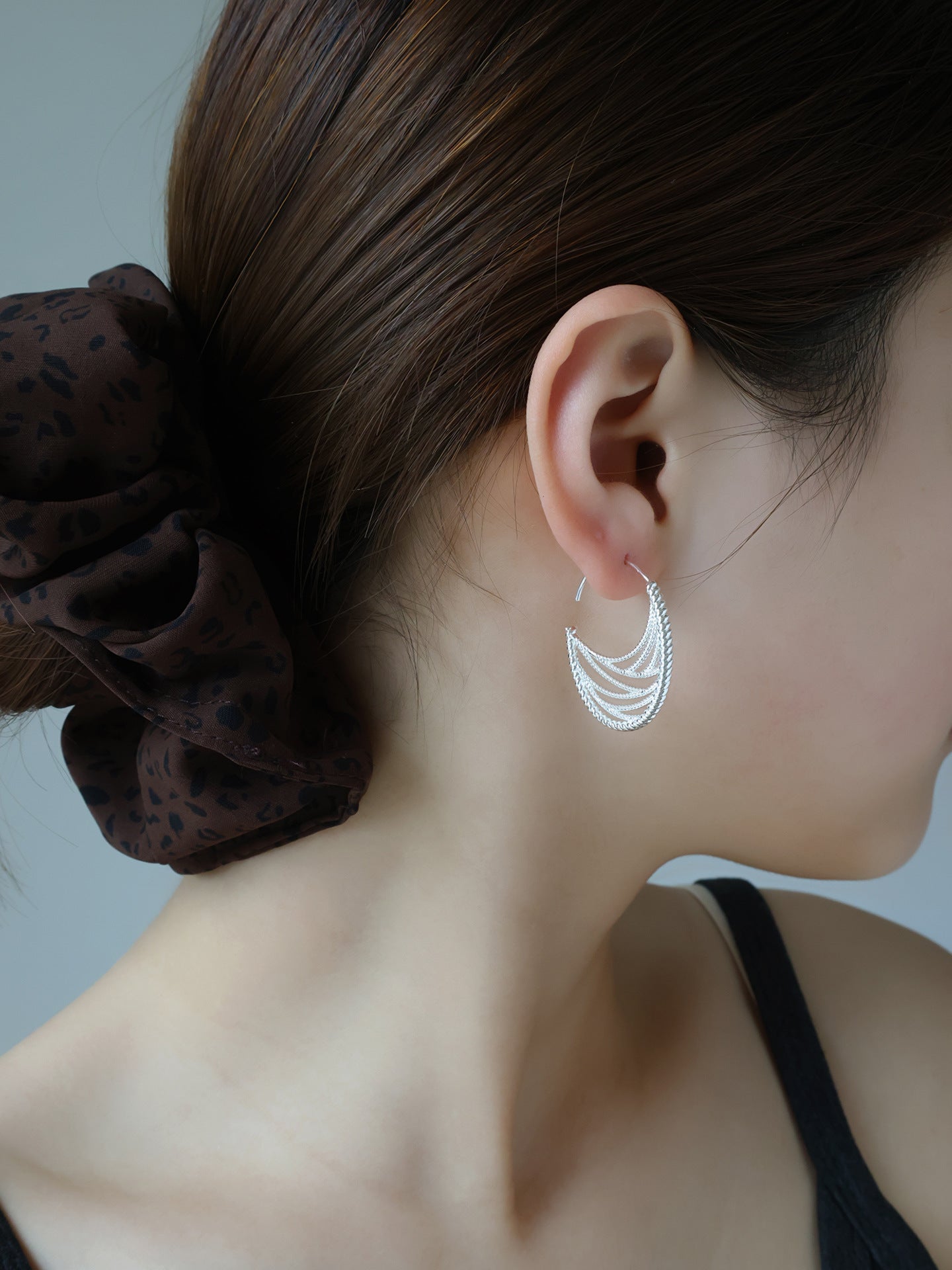 Women's Dotted Line Hollow Texture Design Light Luxury High Sense Ear Earrings