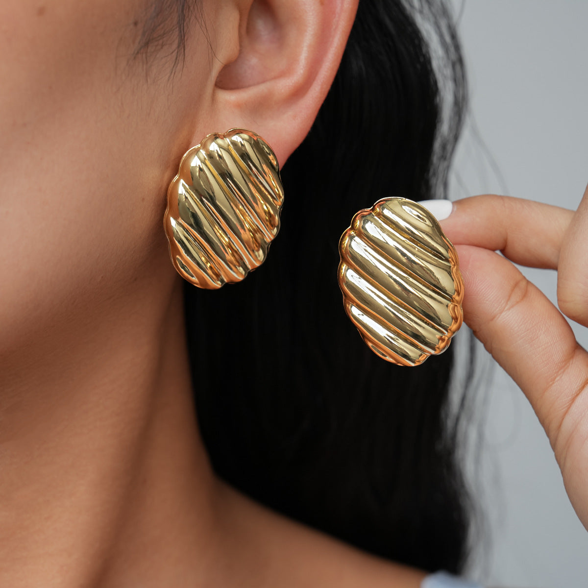 Geometric Cut Heart-shaped Oval Irregular Design Versatile Light Stud Earrings