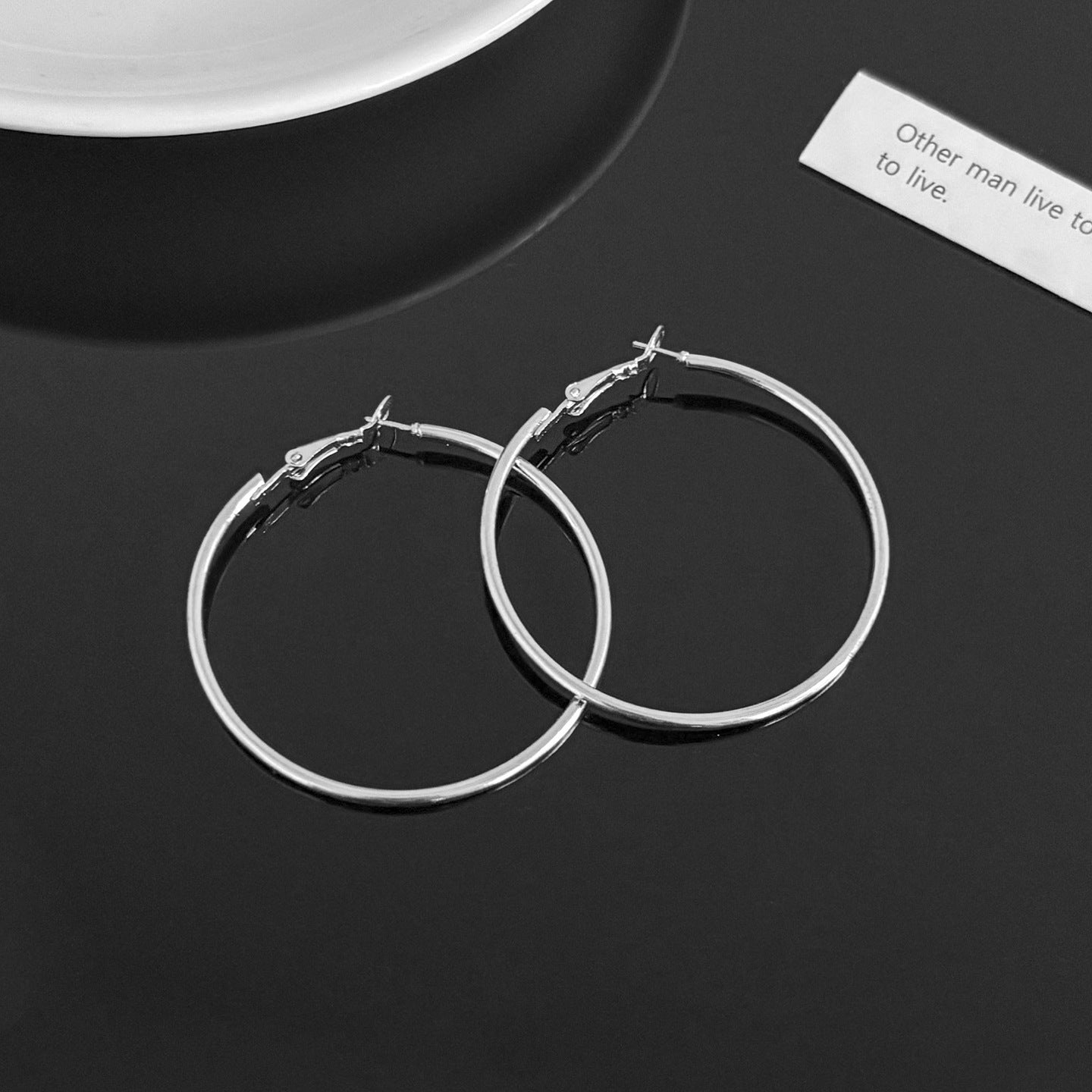 Women's Korean Style Metal Alloy Pearl High-grade Long Stall Light Stud Earrings