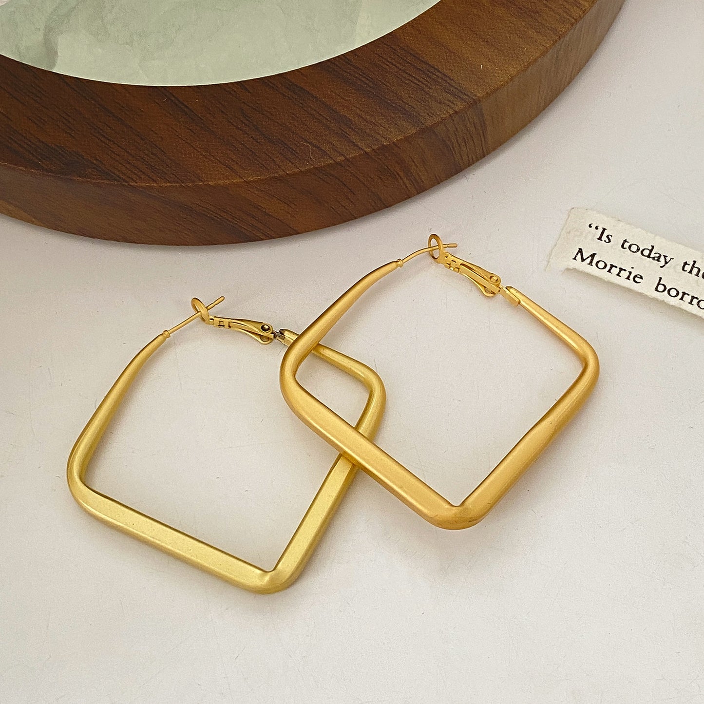 Women's Golden Light Luxury High-grade Metal Design Earrings