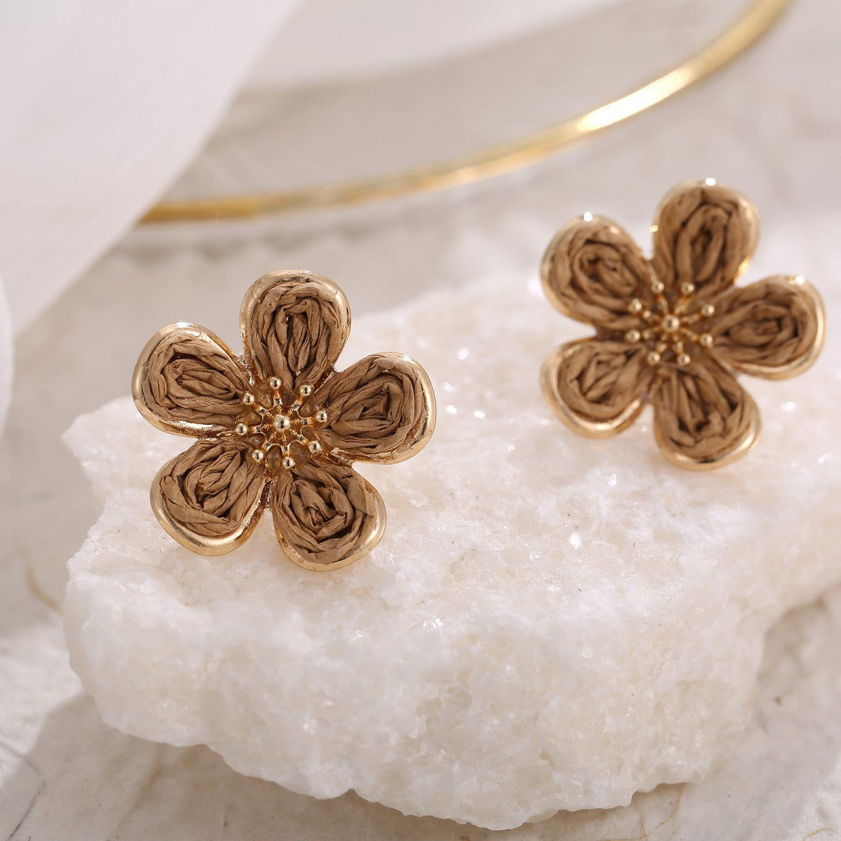 Raffia Flower Small Fashion Hand-woven Simple Earrings