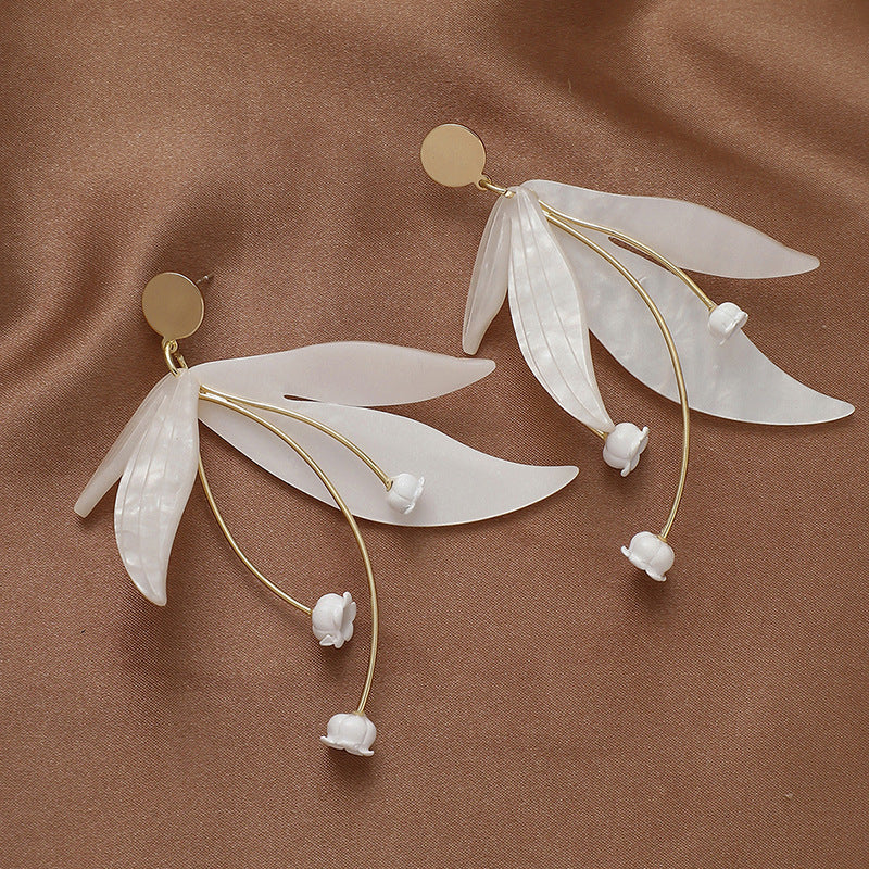 Women's Simple White Flower Petals Eardrops Niche High Sense Fashion Refined Earrings
