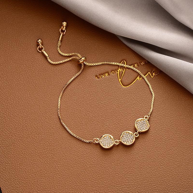 Women's Korean Pearl Simple Design Light Luxury Bracelets