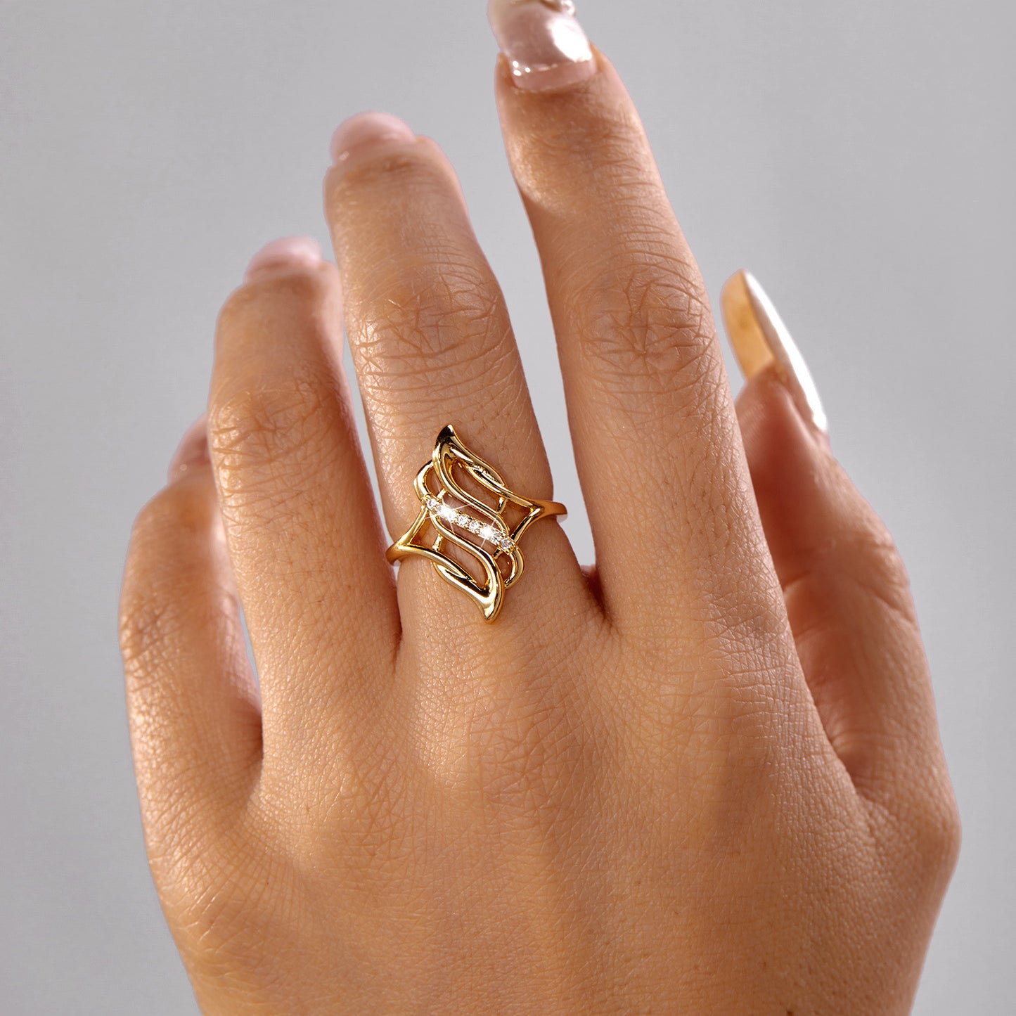 Women's Retro Elegant Copper Inlaid Zirconium High-grade Light Luxury Palace Style Ring