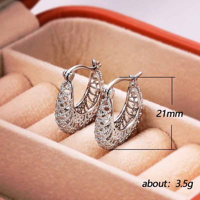 Women's Vintage Weaving Hollow Pattern Clip Flower Earrings