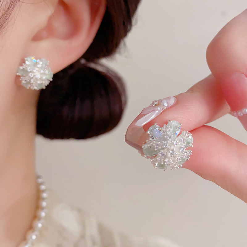Fresh Thick Sier Zircon Petal Exquisite Fashion Small Earrings