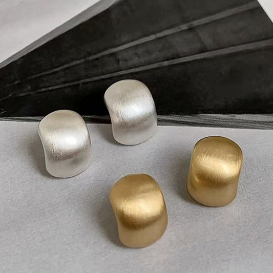 Women's Copper Gold-plated Small Bean Metal Matte Brushed Minimalist Commuter Stud Earrings