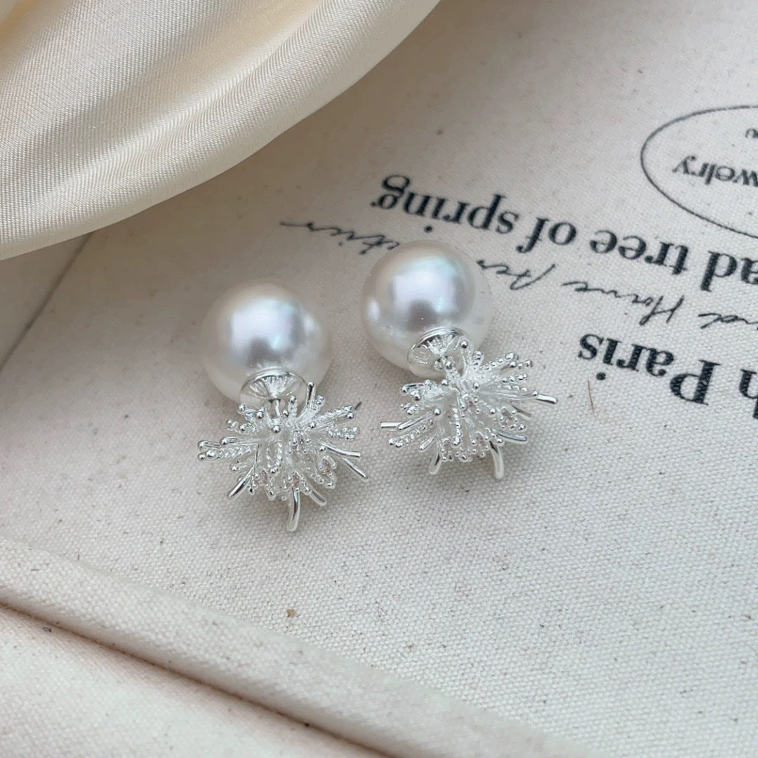Charming Women's Bow Pearl Light Luxury Earrings
