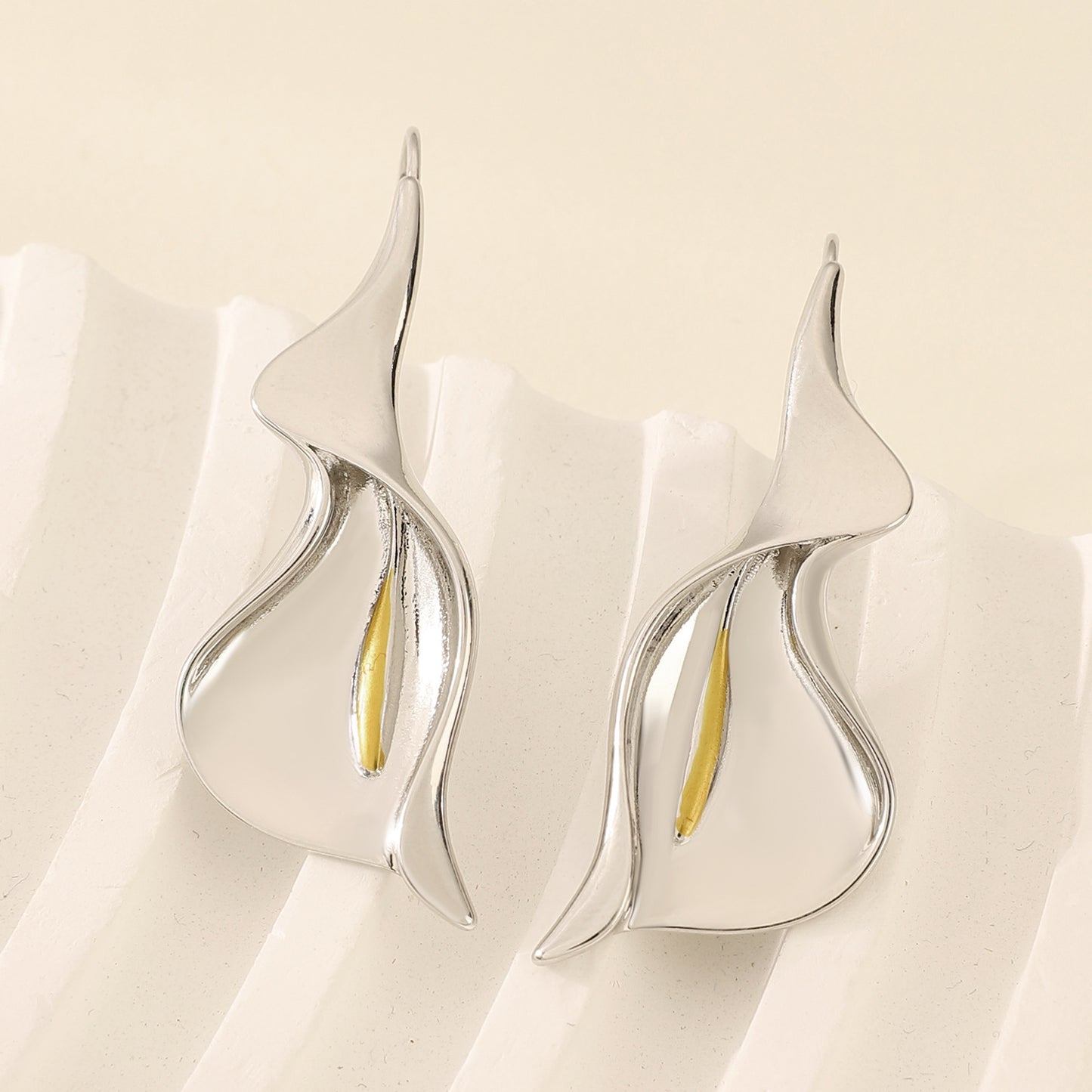Women's Lily Horseshoe Lotus Elegant Ethnic Style Earrings