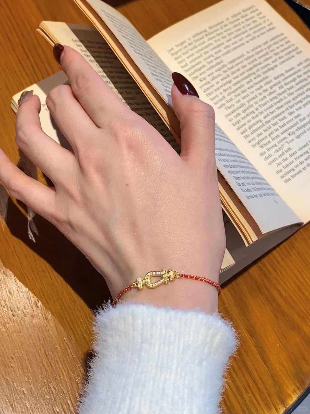 Vachette Clasp Red Rope Female Refined Simple Life Bracelets