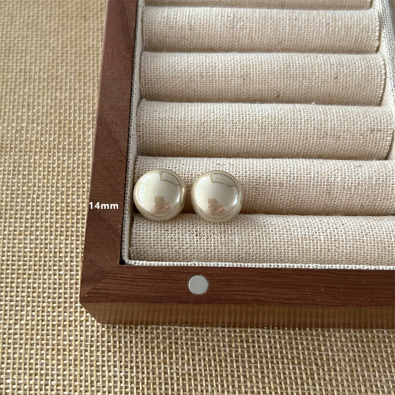 Women's Winter Vintage Pearl High-grade Petite Design Earrings