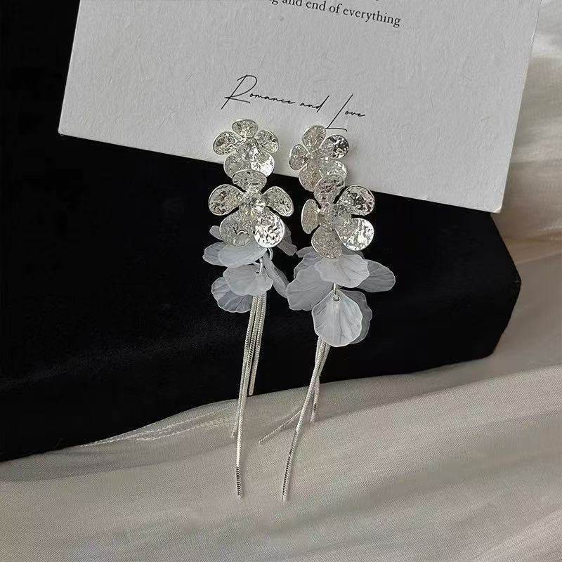 Ice Texture Sier Petal Fringe Light Luxury Gentle Stud Earrings