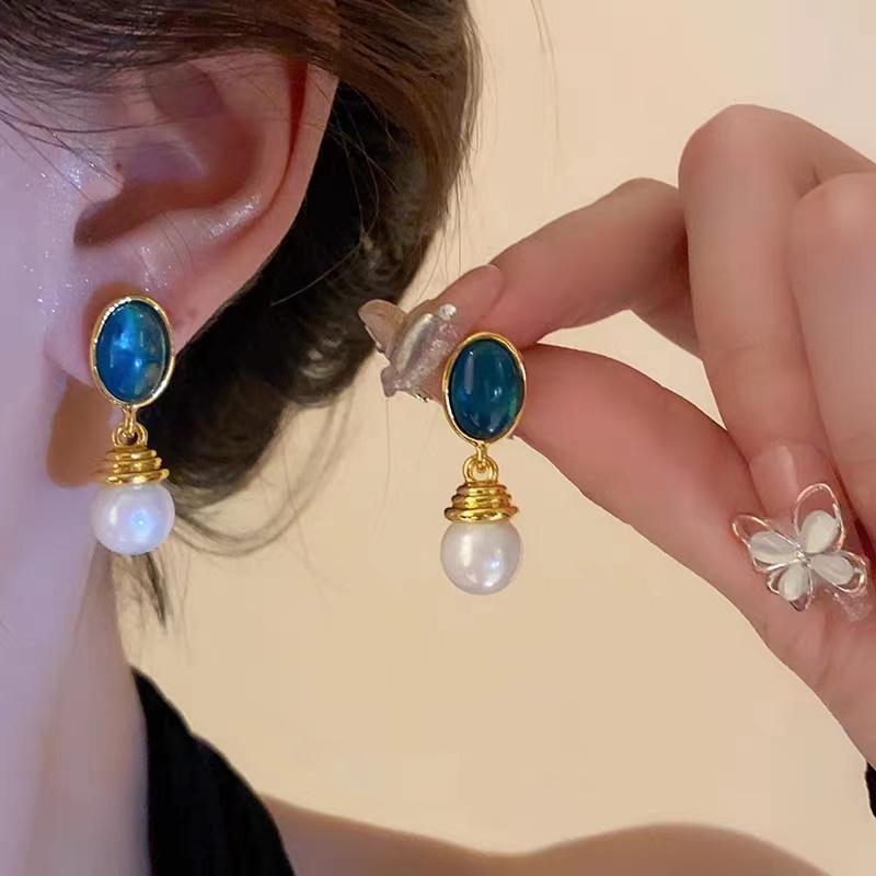 Women's Personality Pearl For Affordable Luxury Fashion Stud Earrings