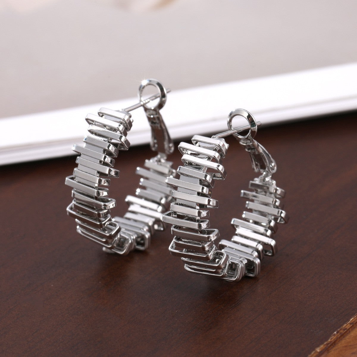Classic Style Gold-plated Clover Clip High-grade Zircon Ear Buckle